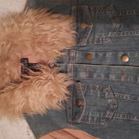 Denim and sweater jacket size small faux furr around the neck. Small - Picture 2 of 4